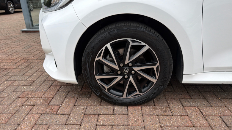 Toyota Yaris 1.5 Hybrid Design 5dr CVT Hybrid Hatchback